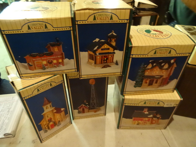 lot 317 image: Christmas Valley Village 6 Boxes