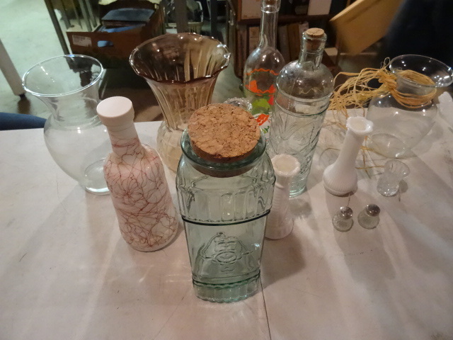 lot 326 image: Misc Vases, Glassware, Bottles