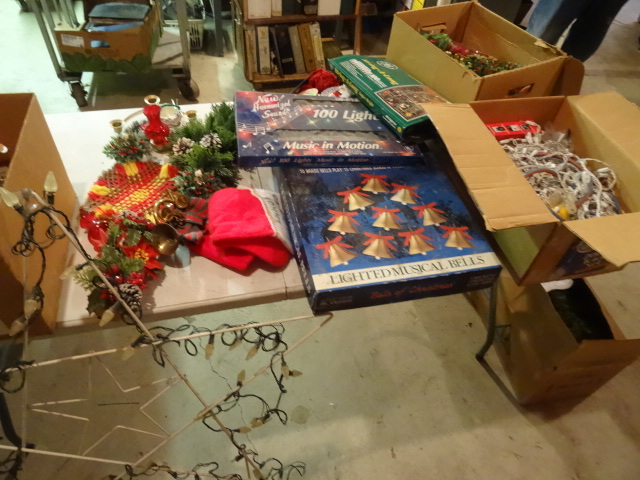 lot 328 image: Misc Christmas Dcor, 4 Christmas Tree