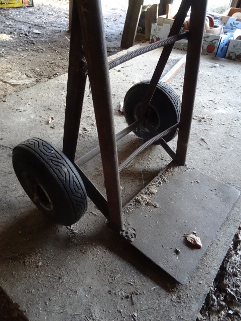 lot 344 image: Metal 2 wheeler with air tires