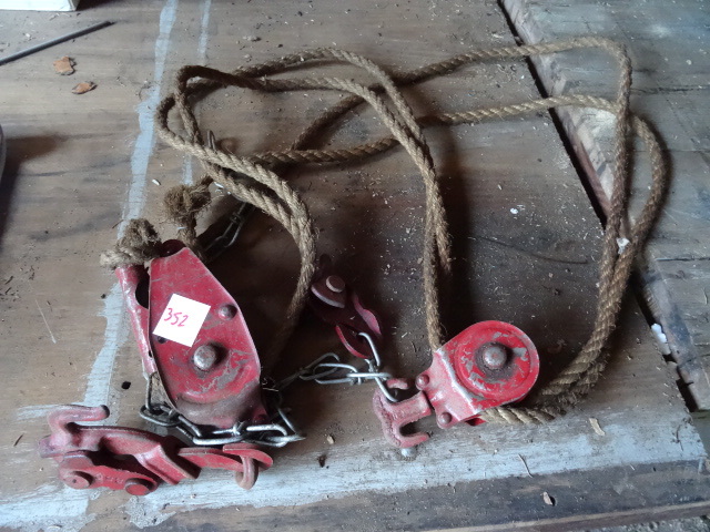 lot 352 image: Vintage rope fence tensioner