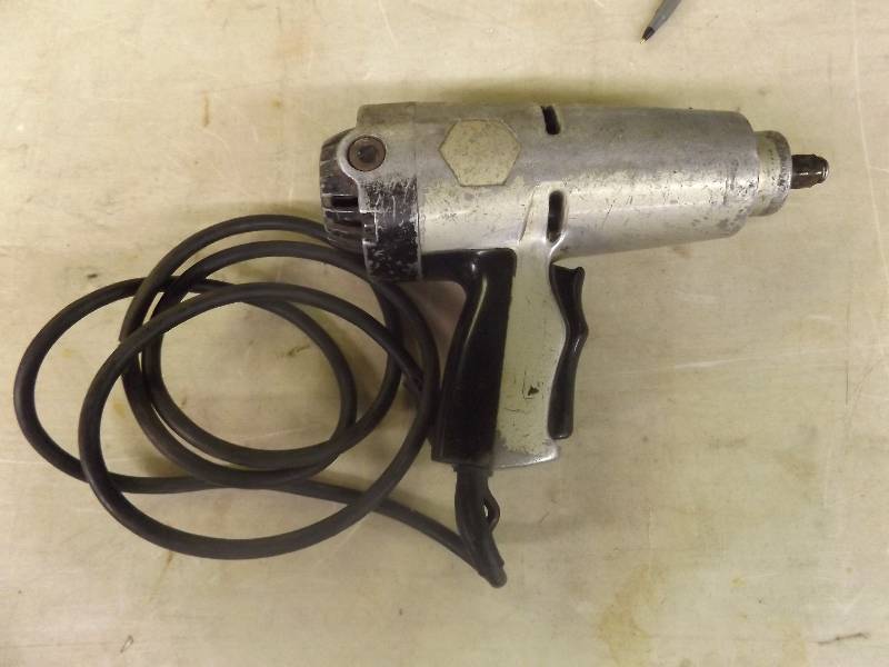 BLACK & DECKER ELECTRIC IMPACT WRENCH