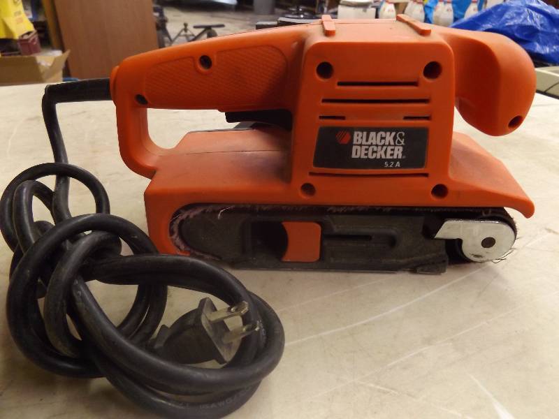 BLACK & DECKER HAND SANDER