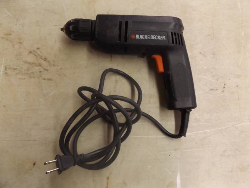 BLACK & DECKER DRILL