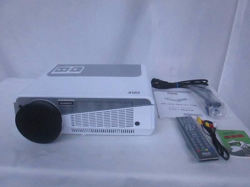 lot 1 image: Pyle Projector with Wi-Fi and Blu-ray