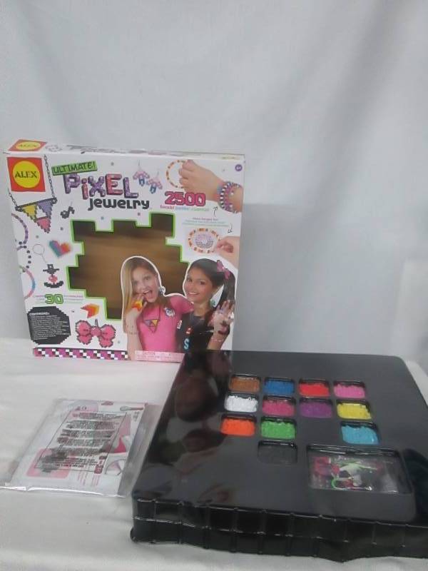 lot 76 image: Alex Toys Ultimate Pixel Jewelry Craft Kit