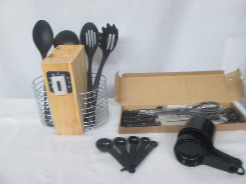 lot 36 image: 25-pc. Pro Cutlery and Gadget Set