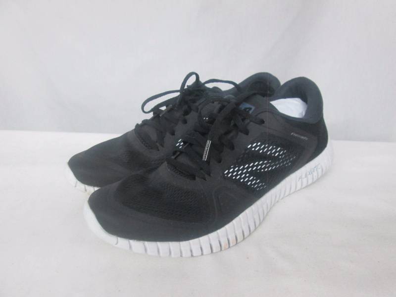 lot 59 image: New Balance Mens Performance 99v1 Crosstrainer