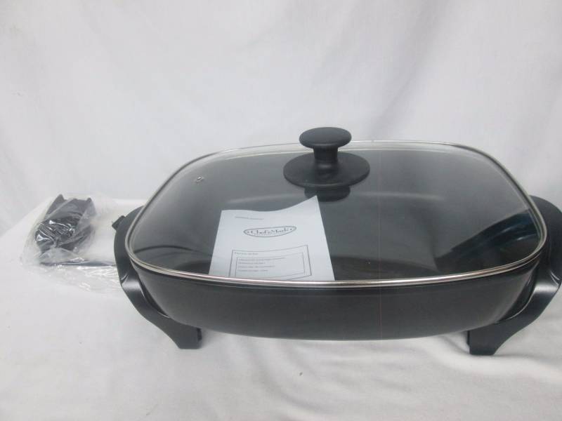 lot 32 image: Chefs Mark Jumbo Nonstick Electric Skillet
