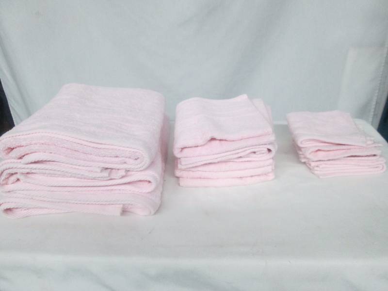 lot 83 image: Alcove Hydroplush Towel Set