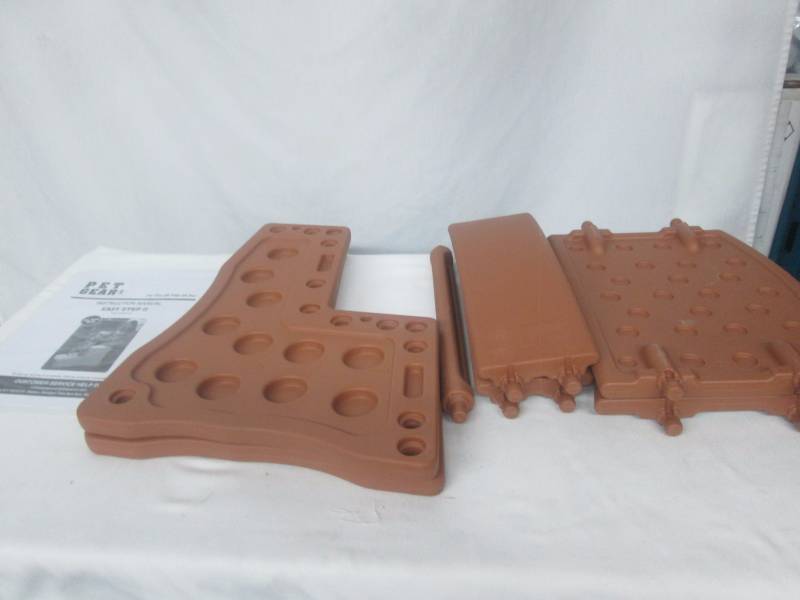 lot 34 image: Pet Gear Easy Step Pet Stairs