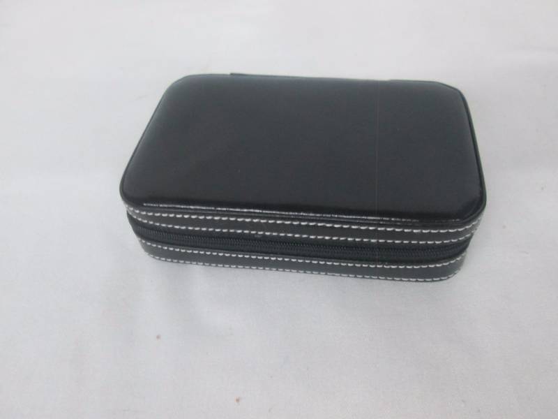 lot 90 image: Zippered Jewelry Case