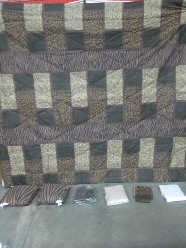 lot 33 image: Alcove Senegal 20-pc. Bedroom Set - King