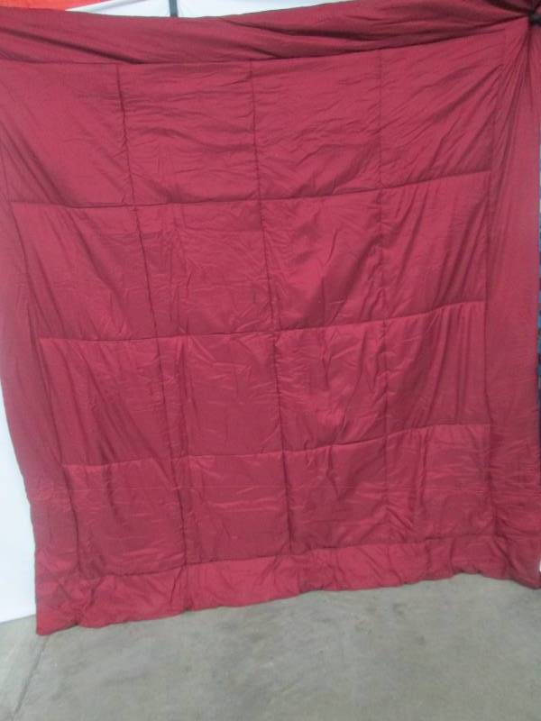 lot 87 image: Alcove Solid Color Reversible Comforter - Queen