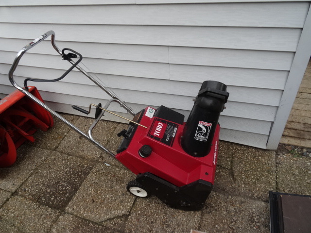 lot 2 image: Toro CCR  2000  4.5 Hp.