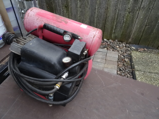 lot 3 image: Portable Air Compressor