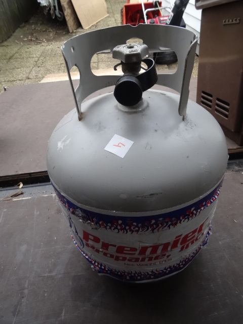 lot 4 image: New Style 20 Lb. Lp Tank