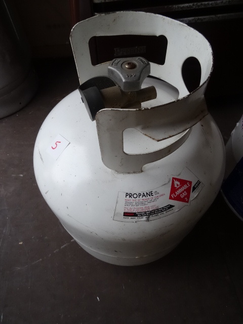 lot 5 image: New Style 20 Lb. Lp Tank