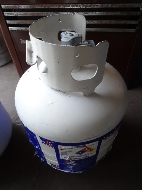 lot 6 image: New Style 20 Lb. Lp Tank