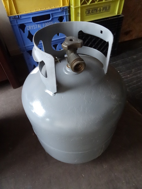 lot 7 image: New Style 20 Lb. Lp Tank