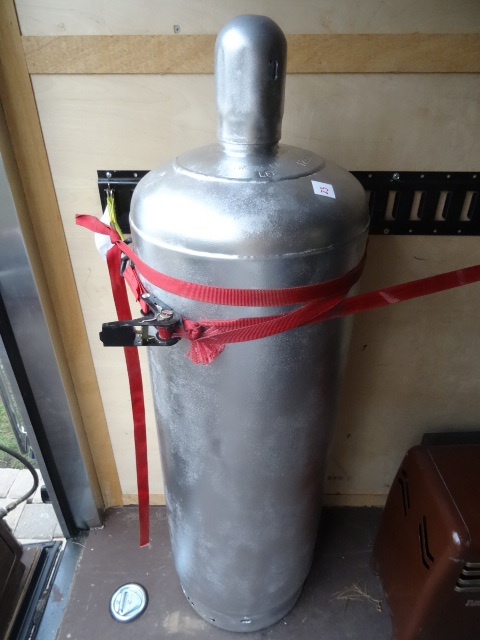 lot 23 image: 100 Lb. Propane Tank
