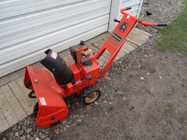 lot 25 image: Gilson ST422 Snowblower 22  4 Hp