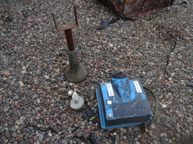 lot 26 image: Water Tank, Trail Jack Caster.