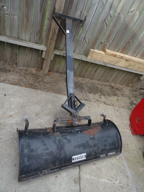 lot 32 image: 43 Push Blade for Lawn Tractor