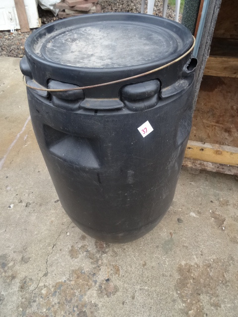 lot 37 image: 30 Gal. Barrel with Clamp on Lid  Poly