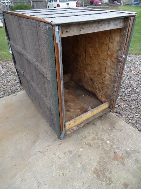 lot 38 image: Generator Box on Wheels 36 X 60 X 52