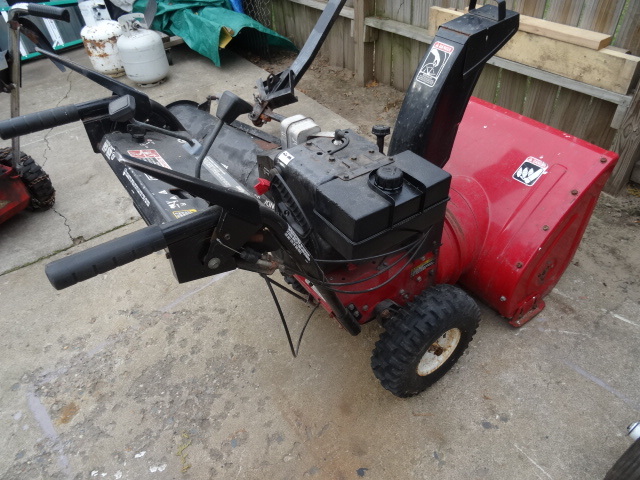 lot 39 image: Toro Power Shift 824 Snowblower