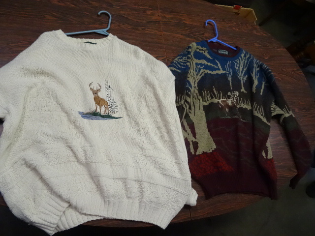 lot 64 image: 2 Mens Sweaters XL