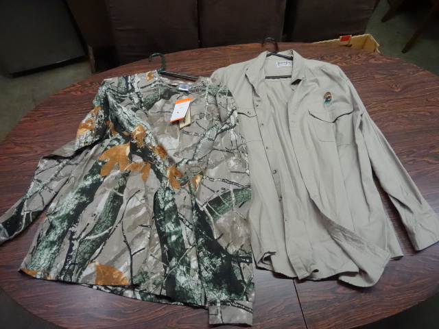 lot 66 image: 2 Mens Long Sleeve Hunting Shirts XL