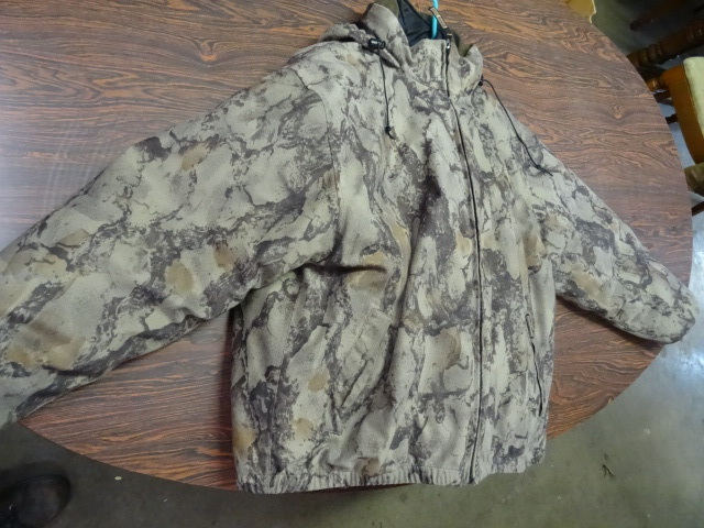 lot 70 image: Mens XL Jacket Removable Liner