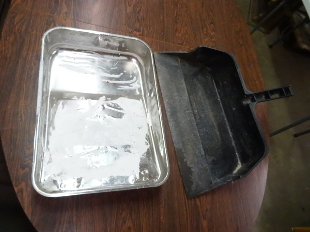 lot 74 image: Paint Roller Pan and Large Dust Pan