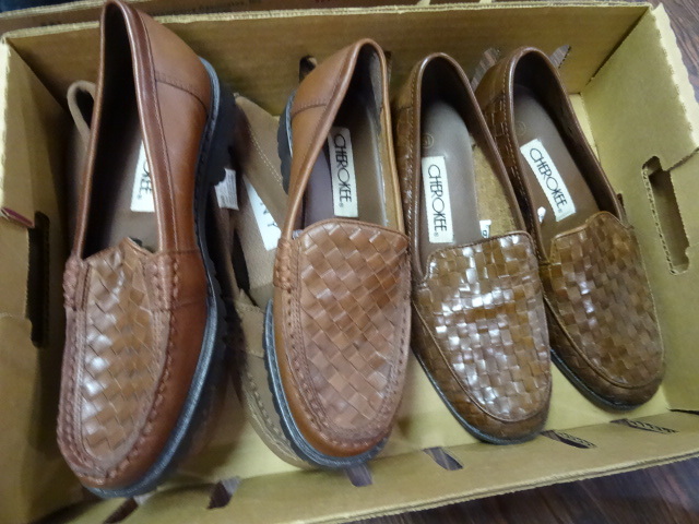 lot 91 image: 3 Pair of Womens 5 12 Shoes