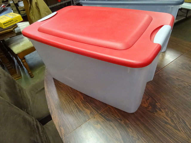 lot 95 image: 70 Qt. Sterlite Plastic Tote