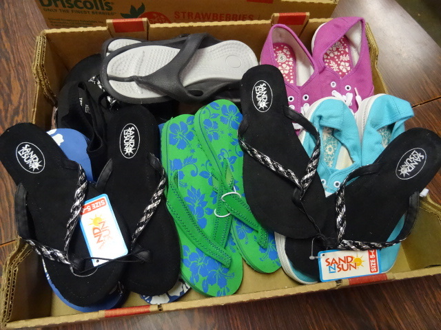 lot 100 image: Size 5-6 Womens Sandals