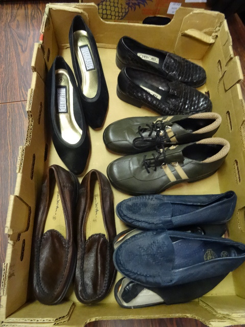 lot 103 image: Size 5 12 and 6 Womens Shoes 6 Pair