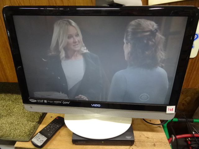 lot 108 image: Vizio Flat Screen TV 23