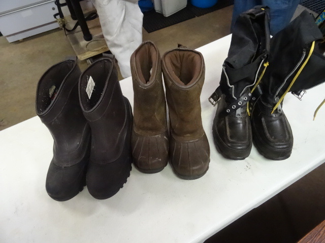 lot 117 image: 2 Size 10 and 1 Size 9 Boots