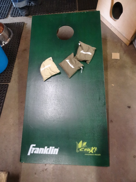 lot 118 image: Franklin Chux Kornhole Deluxe Game