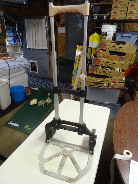 lot 121 image: Magna Cart Fold Up LuggageLight Duty