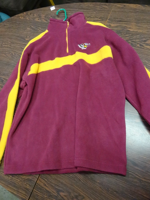 lot 134 image: Minnesota Gophers Size Large Pull Over