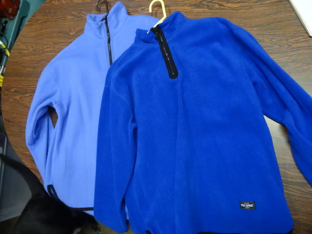 lot 138 image: SM and LXL Pull Over Sweat Shirts