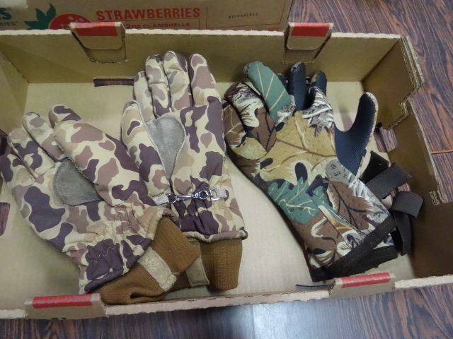 lot 148 image: 2 Pair of Hunting Gloves
