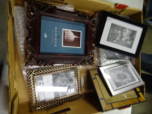 lot 189 image: Misc Picture Frames
