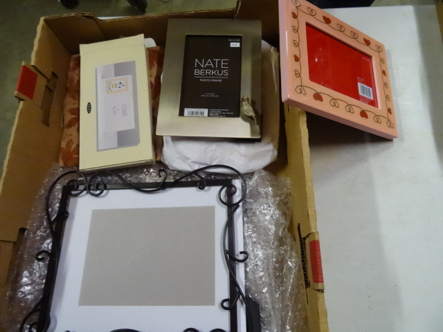 lot 191 image: Misc Picture Frames