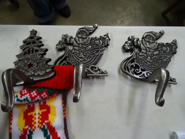 lot 192 image: Mantle Fireplace Stocking Holder
