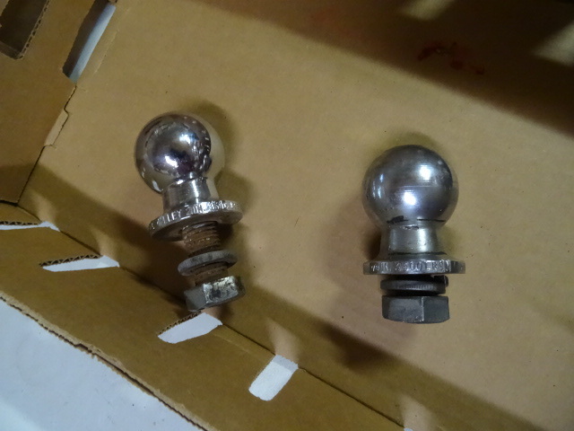 lot 201 image: 1 78 and 2 Trailer Ball
